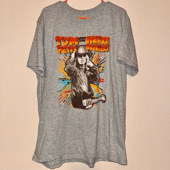 tom petty band tee 🎶 - Picture 2 of 4